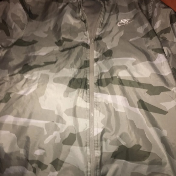 Nike Windbreaker - Picture 4 of 4